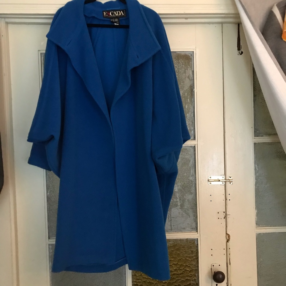 Escada amazing vintage peacot